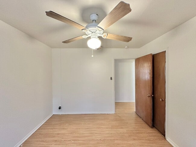 Building Photo - Discover this 3/2 home located in Mid-town...