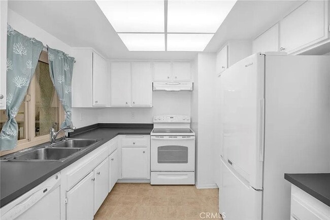 Building Photo - 8777 Coral Springs Ct