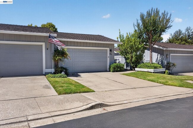 Building Photo - 2005 Rancho Verde Cir W