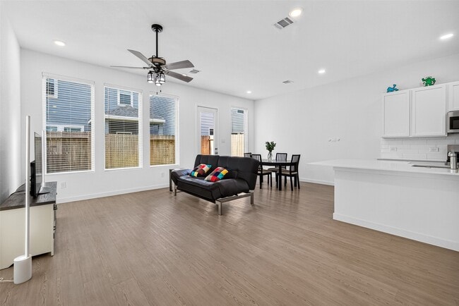 Building Photo - 2206 Via Cami Ln
