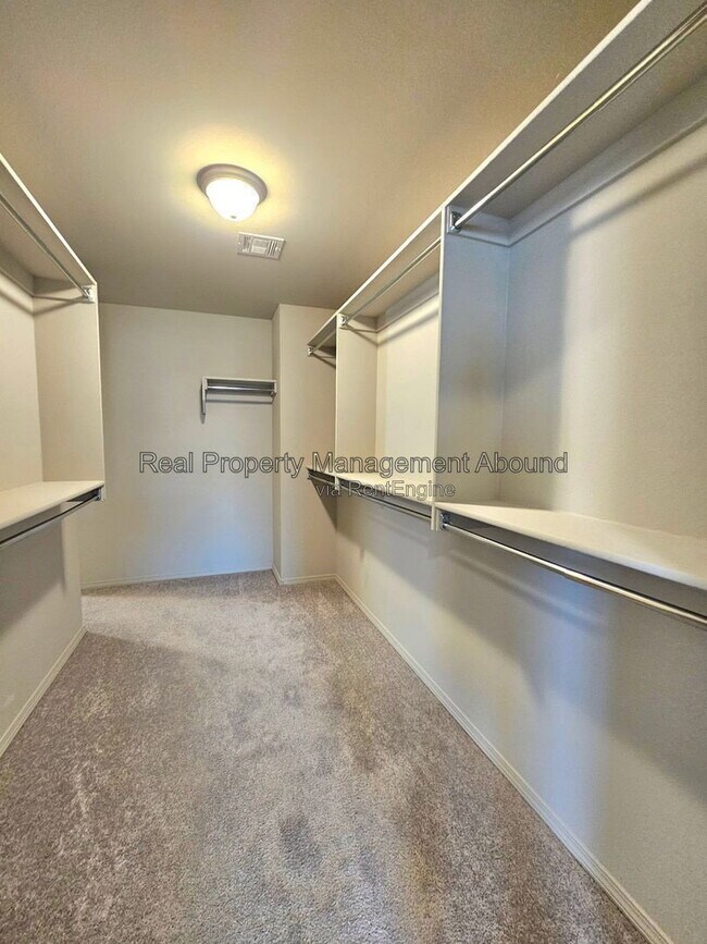 Building Photo - 3706 S 13th Pl