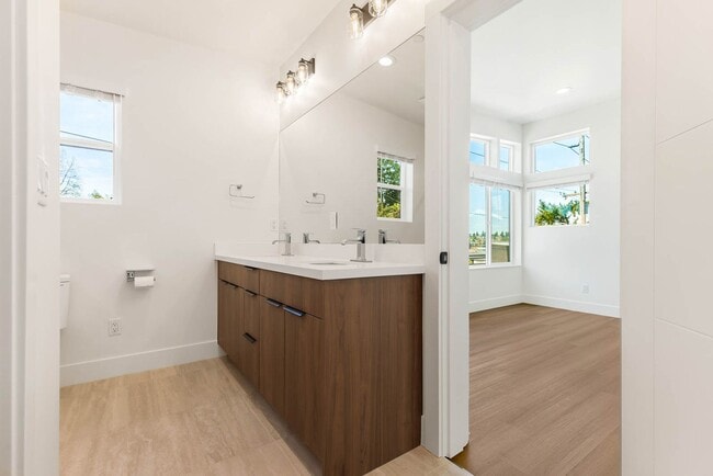 Building Photo - 108 6th St South