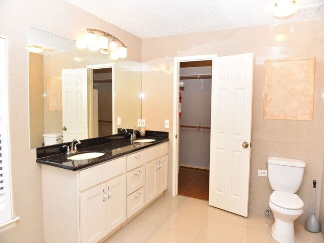Building Photo - 9211 Rocky Valley Dr