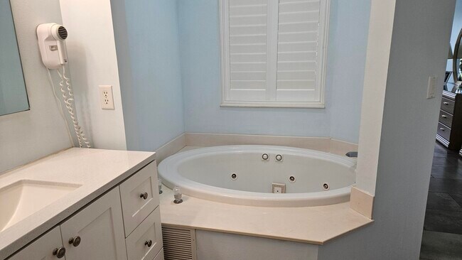 Building Photo - 9903 Perfect Dr