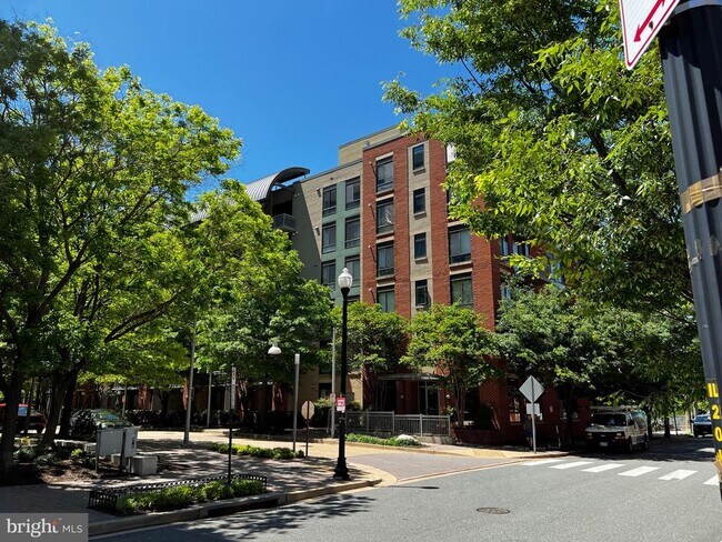Building Photo - 1200 N Hartford St