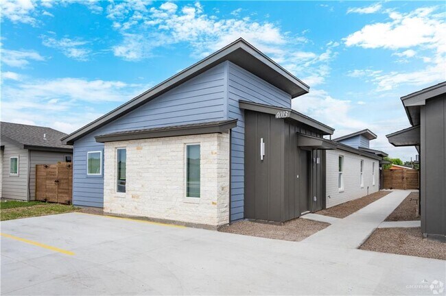 Building Photo - 24 Jenna Ln