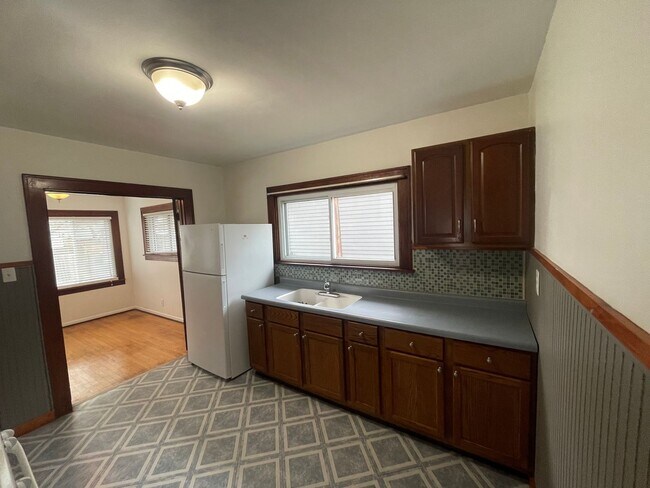 Building Photo - 1 Bedroom House Near Columbian Park