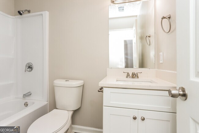 Building Photo - 819 Martin Rd