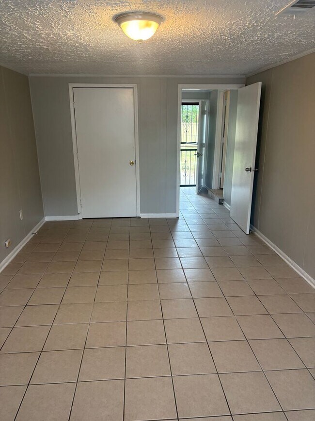 Building Photo - 4212 Cochese Rd