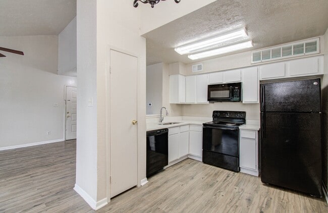 Building Photo - 2021 Spenwick Dr