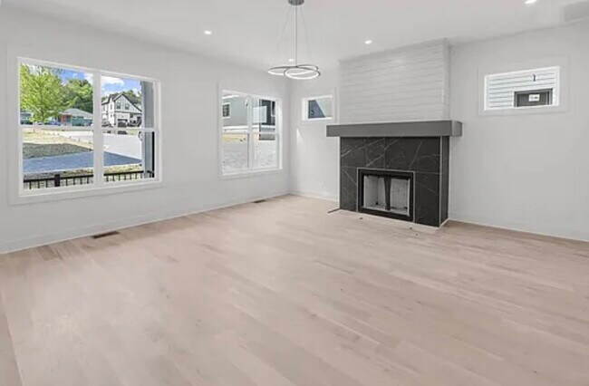 Building Photo - 2323 Carter Ave