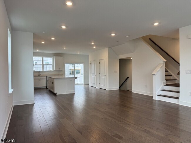 Building Photo - 71 Eastwood Ter