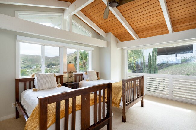 Building Photo - Enjoy Cool Breezes And Dazzling Views Of The Ocean Below At This Private, 4 Bedroom, 3.5 Bath Lan...