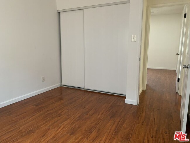 Building Photo - 1330 S Wilton Pl