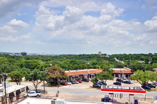 Building Photo - 2512 Forest Park Blvd