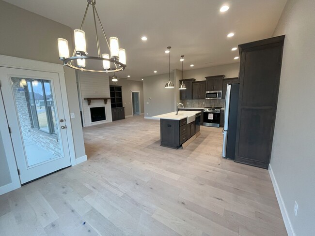 Building Photo - Beautiful BRAND-NEW 4 bedroom, 2 bath home...