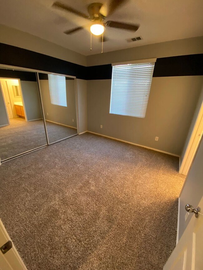 Building Photo - Gorgeous NW Home 4 Bed/3 Bath $2,850 Rent & 2,850 Deposit