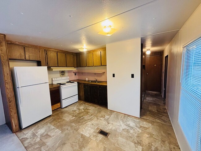 Building Photo - Mobile Home