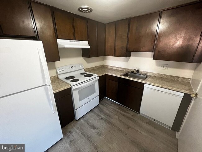 Building Photo - 19480 Brassie Pl