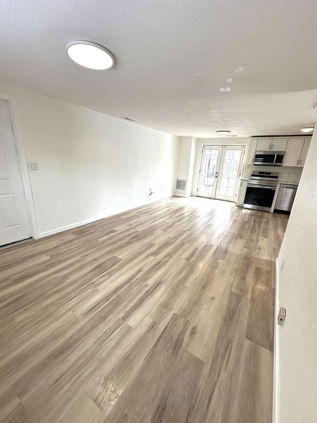 Building Photo - 6095 Pierce St