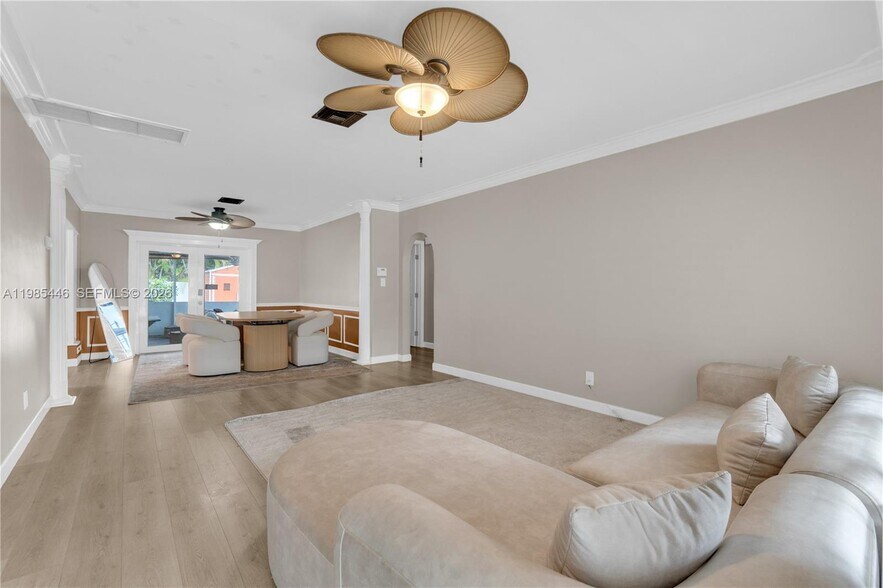 Building Photo - 211 SE 1st Ter