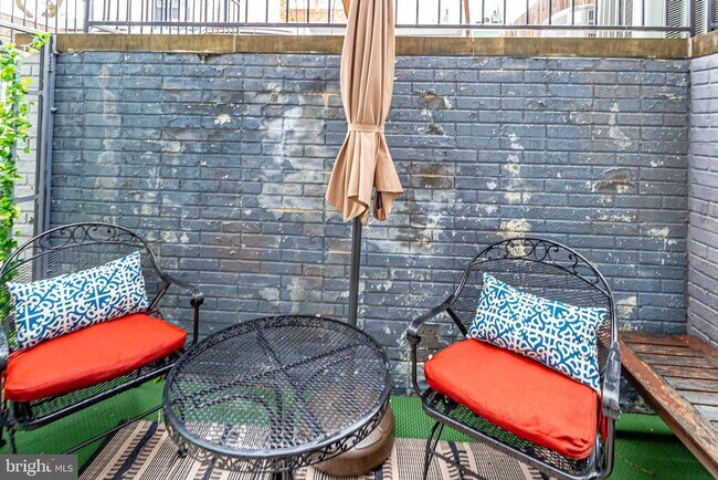 Building Photo - 1830 11th St NW