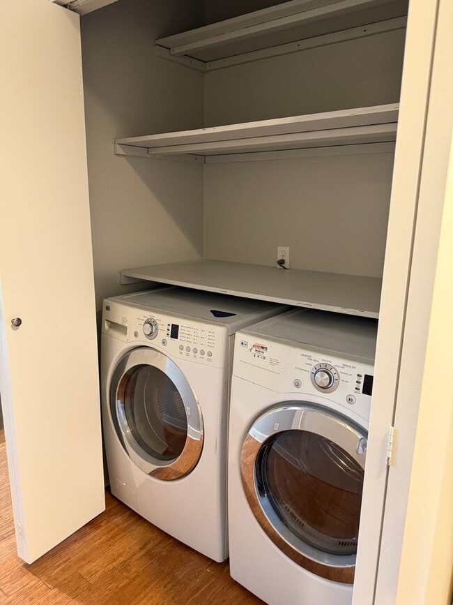 Building Photo - Wallingford Condo Unit