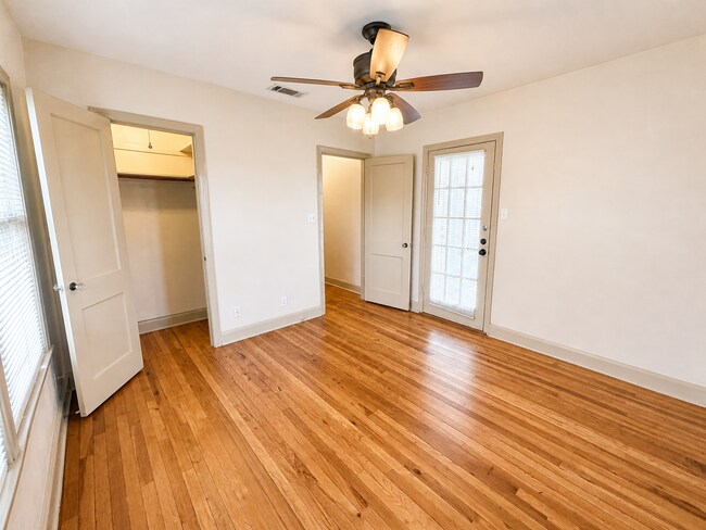 Building Photo - 4406 Bennett Ave