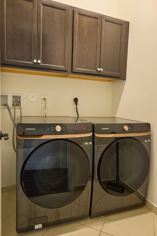 Building Photo - 9909 W 32nd Ln