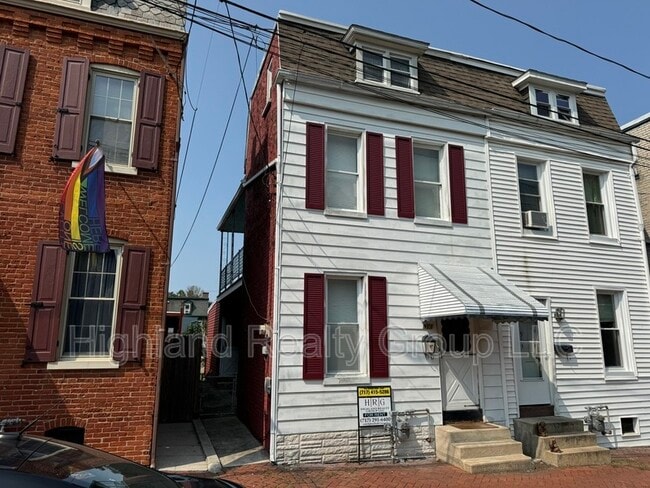 Building Photo - 911 Blunston St