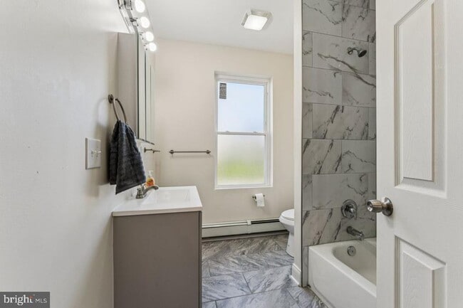 Building Photo - 786 S Main St