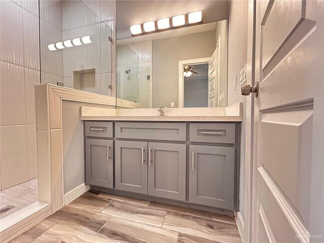 Building Photo - 22 W Kohala Ave