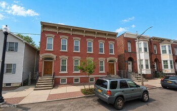 Building Photo - 305 2nd St