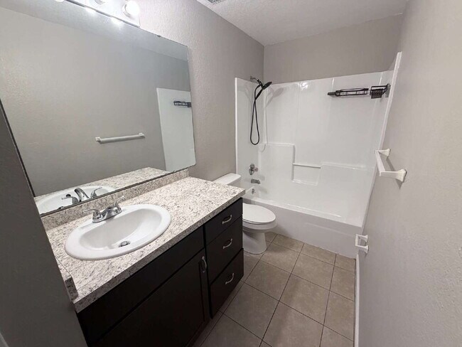 Building Photo - 4 Bedroom Home for Rent in Lakeland!