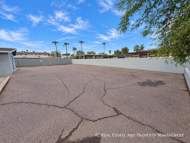 Building Photo - 10648 N 15th Ave