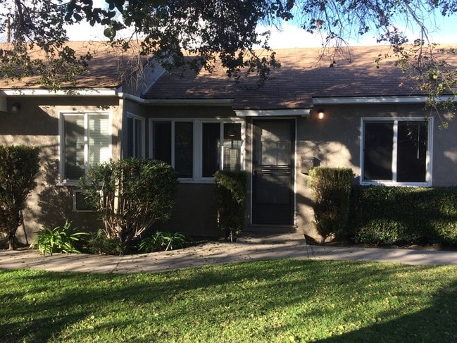 Front Door - 1733 N Hollywood Way