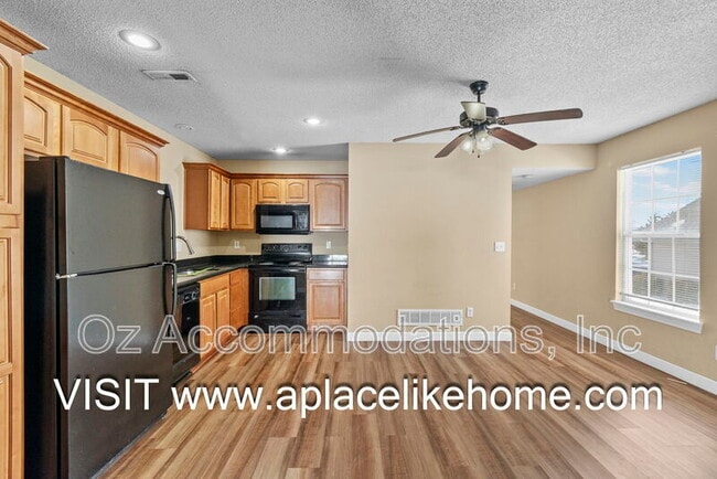 Building Photo - 807 SW Imperial Ln