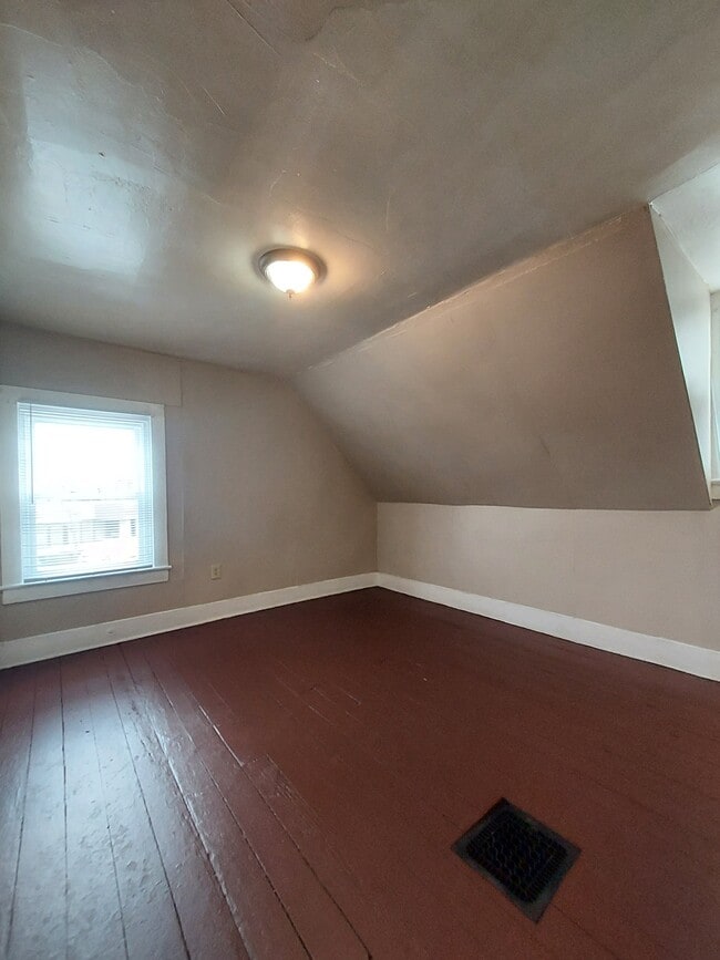 Building Photo - 192 Union St