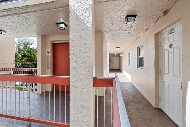 Building Photo - 9451 Evergreen Pl