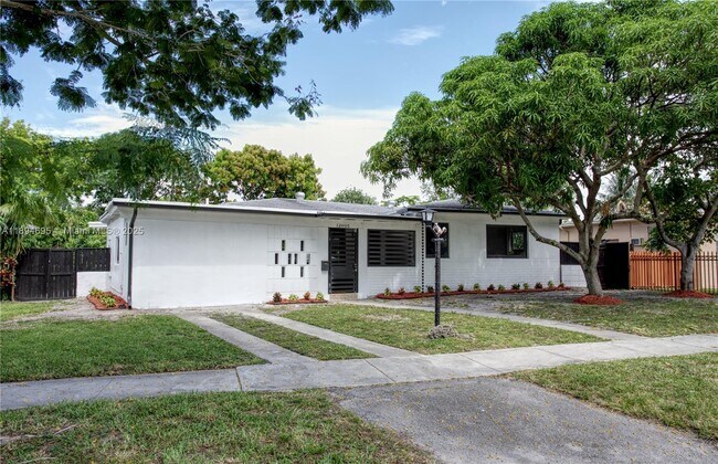 Primary Photo - 12905 N Miami Ave