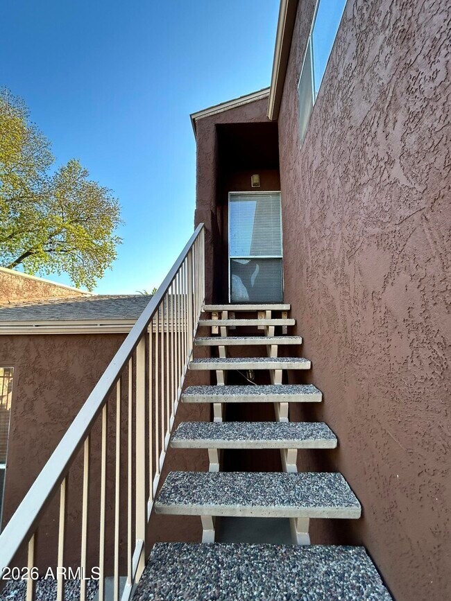 Building Photo - 2652 E Oakleaf Dr