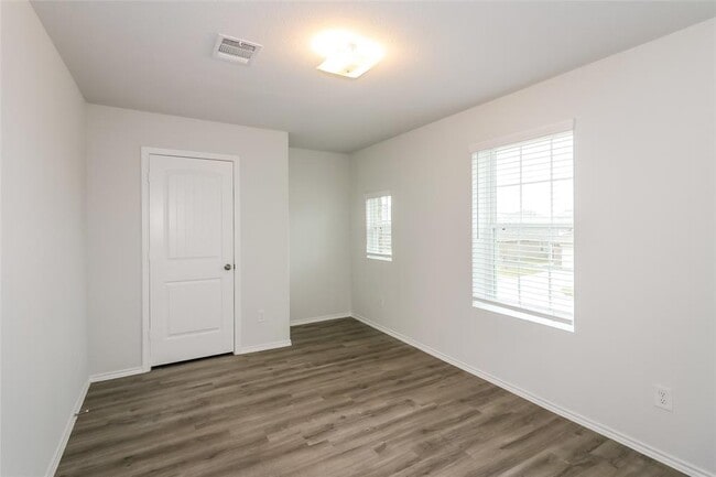 Building Photo - 24406 Amaldi Ct