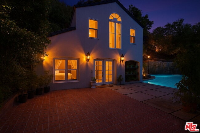 Building Photo - 1174 Coldwater Canyon Dr