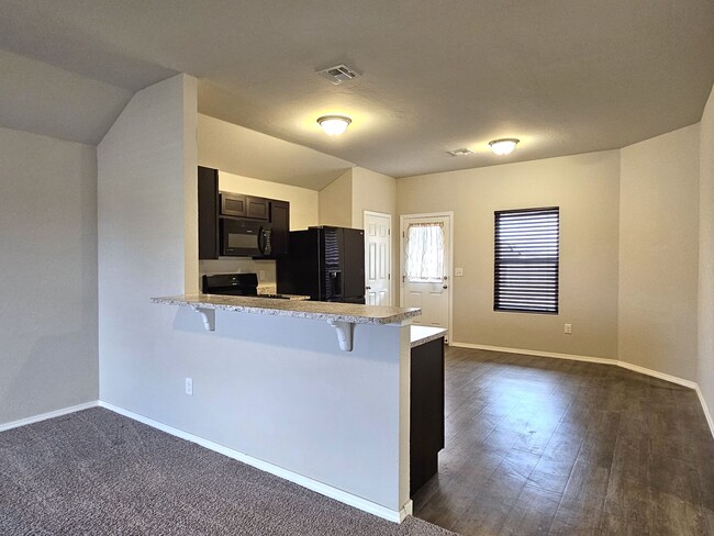 Building Photo - Harrah Haven: Exceptional 3 Bed, 2 Bath Re...