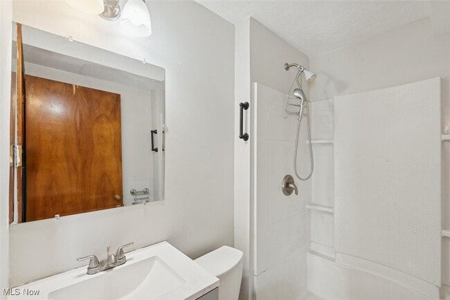 Building Photo - 5732 E 141st St