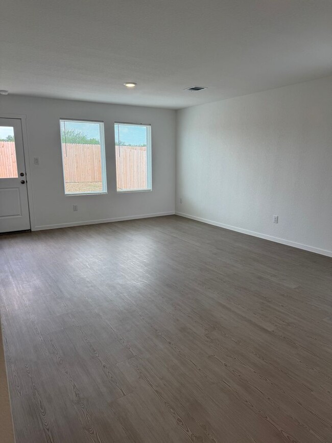 Building Photo - New Build 3 Bedroom 2 Bathroom Home in New...