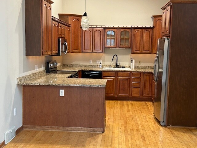 Large Kitchen with Granite Snack Bar - 19155 Hi View Dr