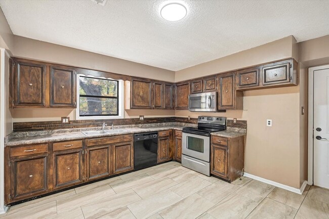 Building Photo - For Rent: Charming 3 Bed / 2 Bath Home with all the Cozy Vibes!