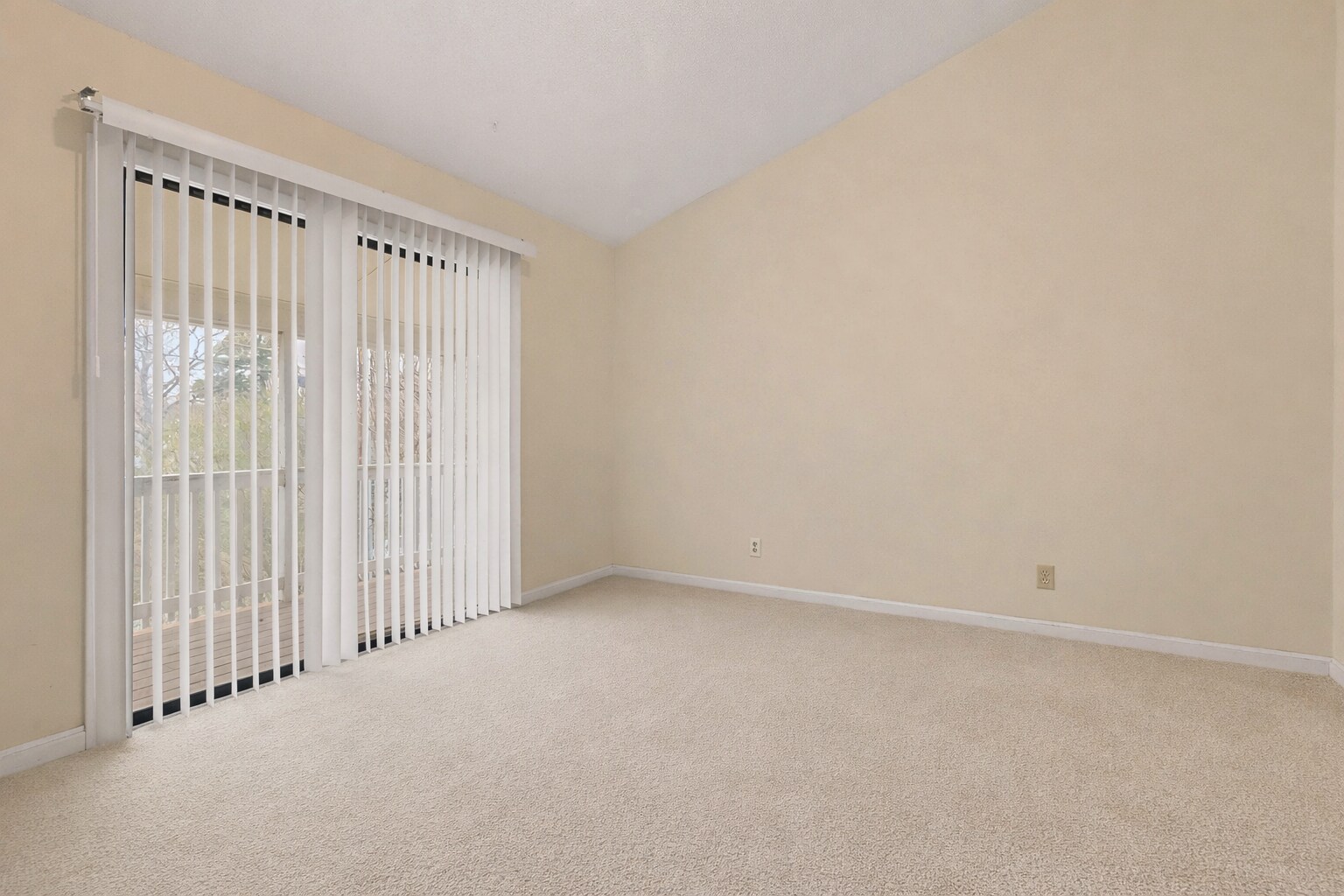 Building Photo - Room in Duplex on Spring St