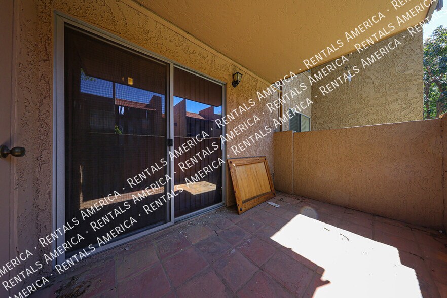 Building Photo - 5525 E Thomas Rd